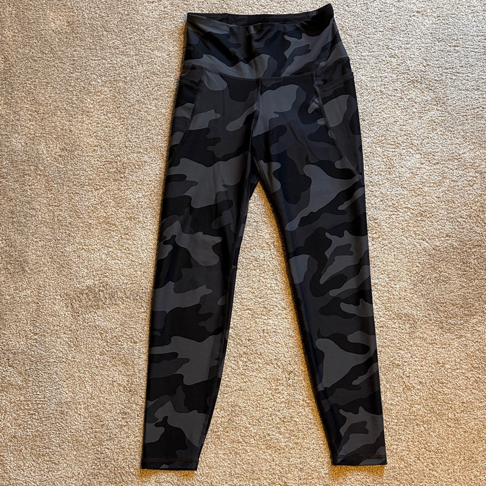 Old Navy active camo Powersoft high rise go dry leggings